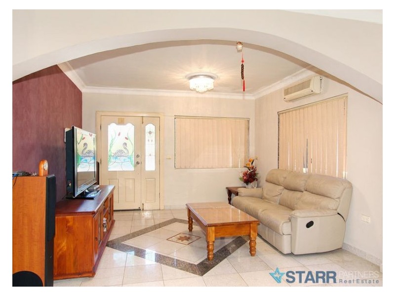 33 Chestnut Rd, Auburn NSW 2144