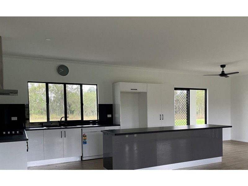 15 SABIN RD, Mareeba QLD 4880