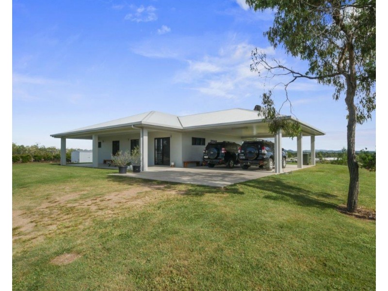 25 Country Road, Mareeba QLD 4880