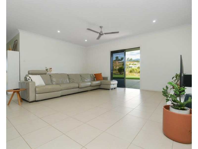 25 Country Road, Mareeba QLD 4880