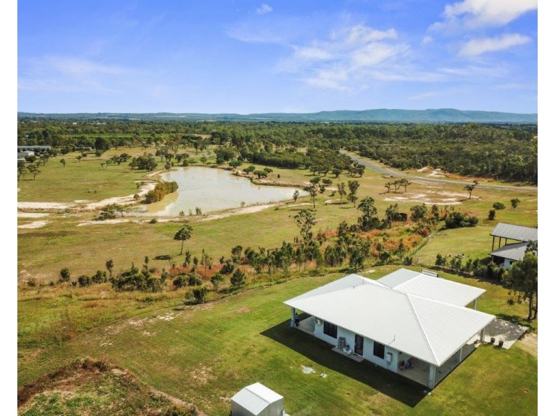 25 Country Road, Mareeba QLD 4880