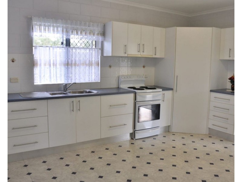 10 Kylie Close, Mareeba QLD 4880