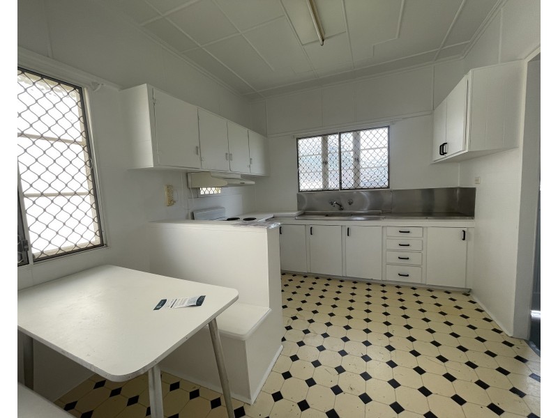 124 WALSH STREET, Mareeba QLD 4880