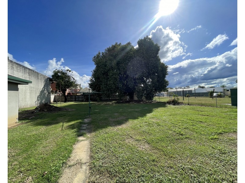 124 WALSH STREET, Mareeba QLD 4880