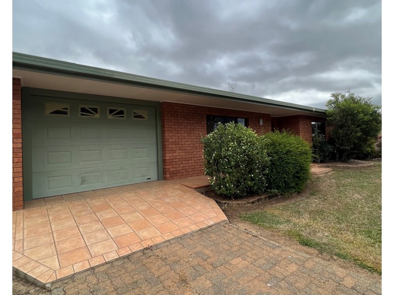 16 Dangaard Street, Mareeba QLD 4880