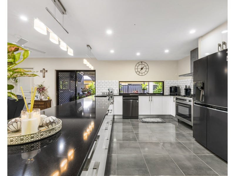 2 Curlew Close, Mareeba QLD 4880