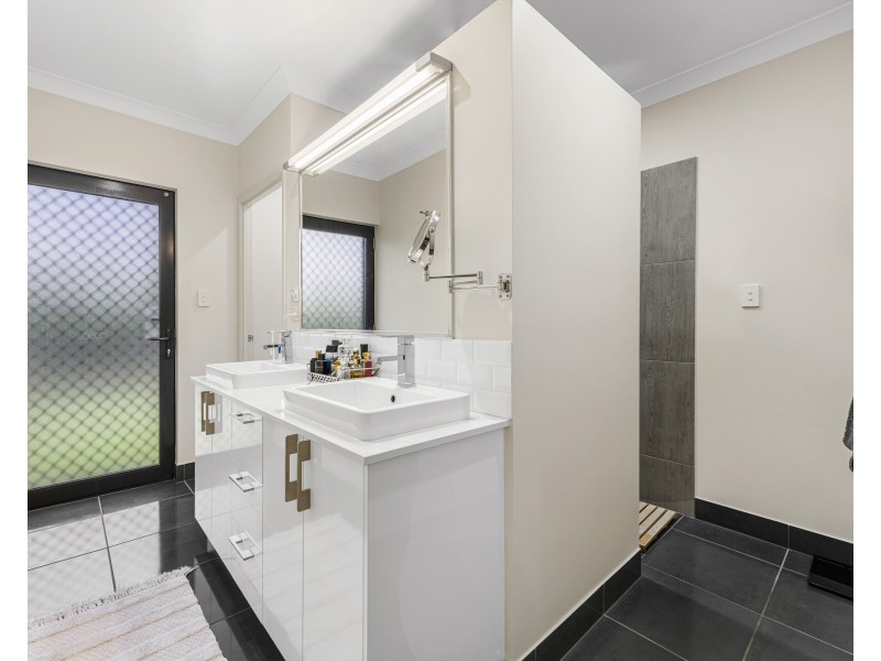 2 Curlew Close, Mareeba QLD 4880