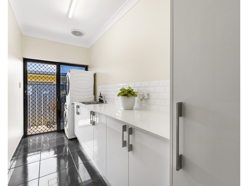 2 Curlew Close, Mareeba QLD 4880