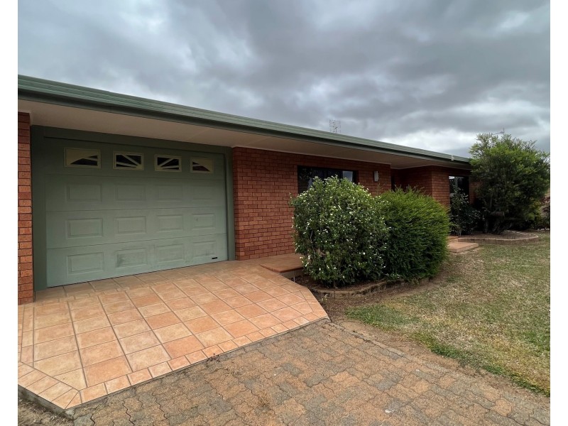 16 Dangaard Street, Mareeba QLD 4880