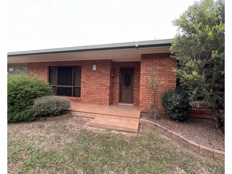 16 Dangaard Street, Mareeba QLD 4880