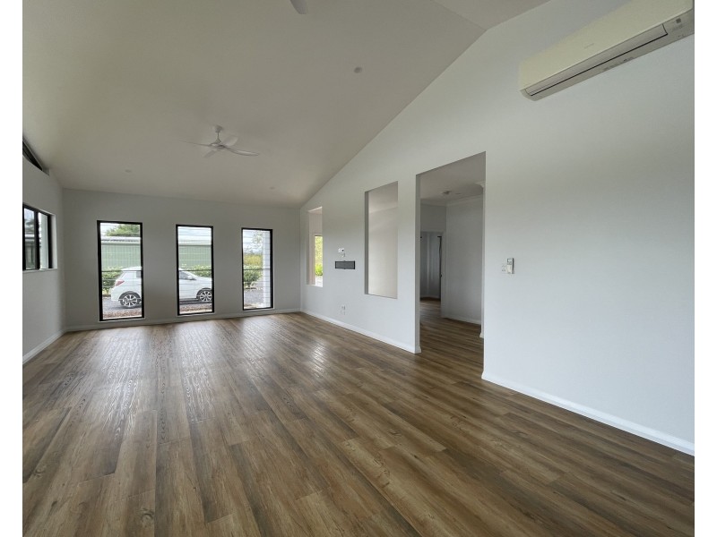 141 Coronet Drive, Mareeba QLD 4880