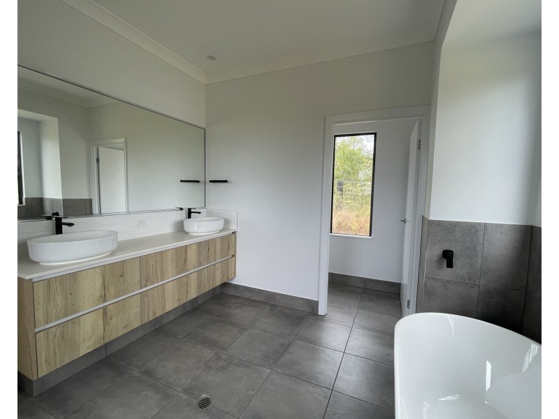 141 Coronet Drive, Mareeba QLD 4880