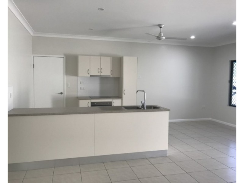 2/34 Strattman Street, Mareeba QLD 4880