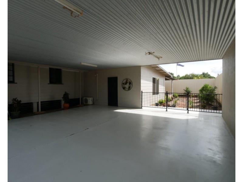 2 Dowie Street, Mareeba QLD 4880