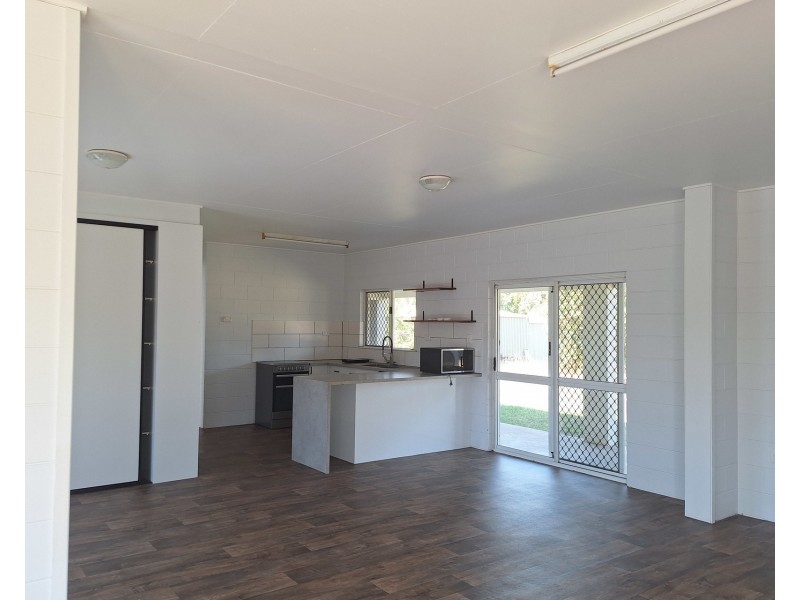 Ferretti Close, Mareeba QLD 4880
