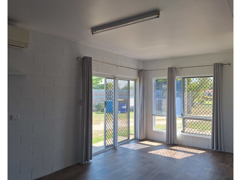 Ferretti Close, Mareeba QLD 4880
