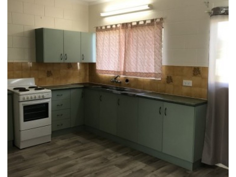 2/16 Peters Street, Mareeba QLD 4880