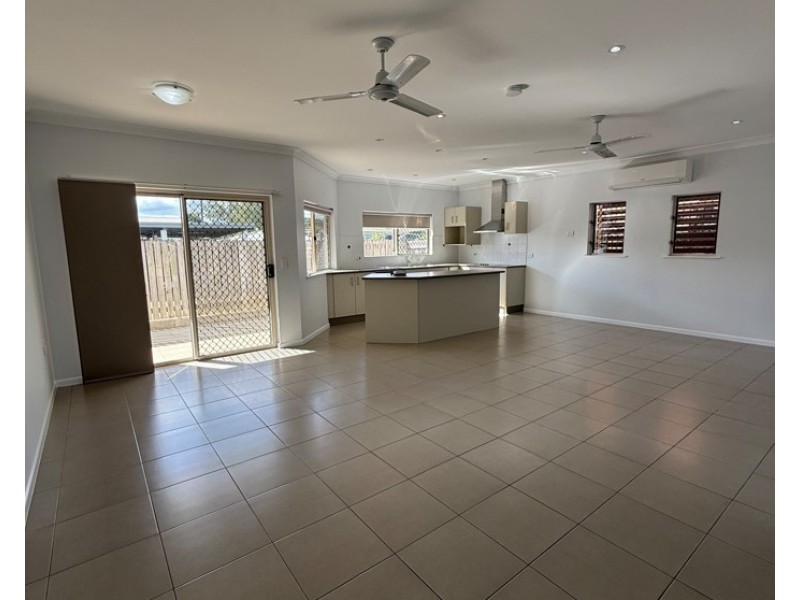 2/113-115 Walsh Street, Mareeba QLD 4880