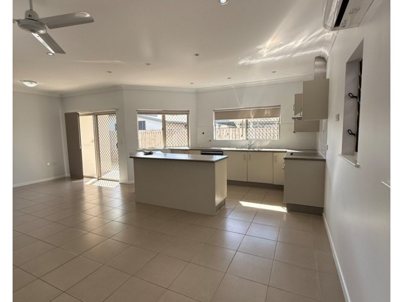 2/113-115 Walsh Street, Mareeba QLD 4880