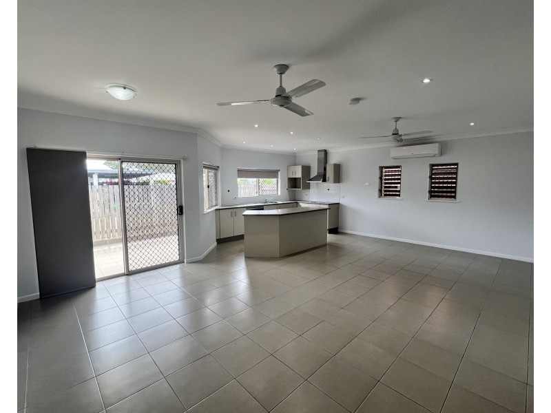 2/113-115 Walsh Street, Mareeba QLD 4880