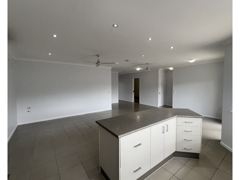 2/113-115 Walsh Street, Mareeba QLD 4880