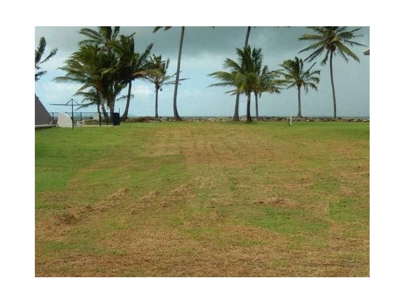 909/24 Taylor Street, Tully Heads QLD 4854