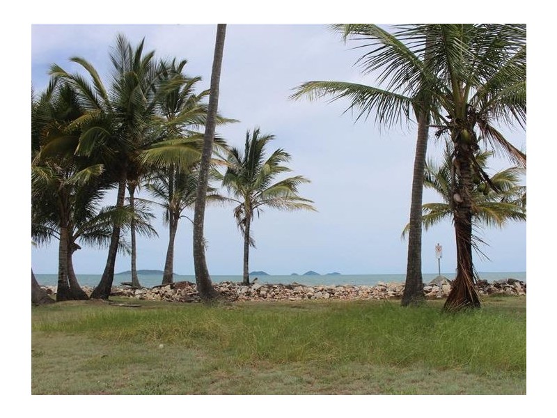 909/24 Taylor Street, Tully Heads QLD 4854