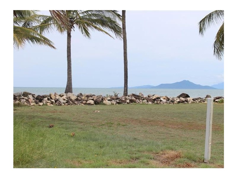 909/24 Taylor Street, Tully Heads QLD 4854