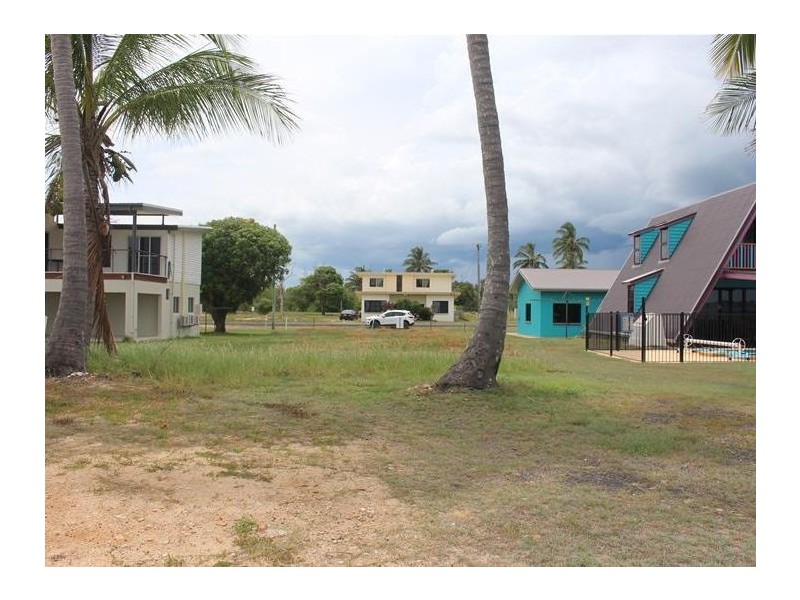 909/24 Taylor Street, Tully Heads QLD 4854