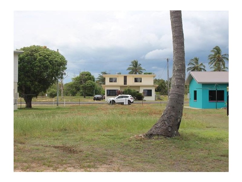 909/24 Taylor Street, Tully Heads QLD 4854