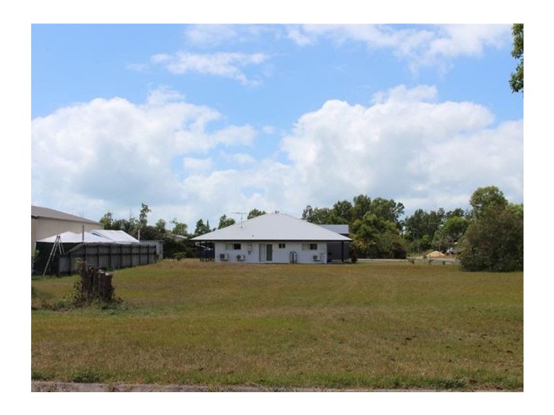 2/17 Vipiana Drive, Tully Heads QLD 4854