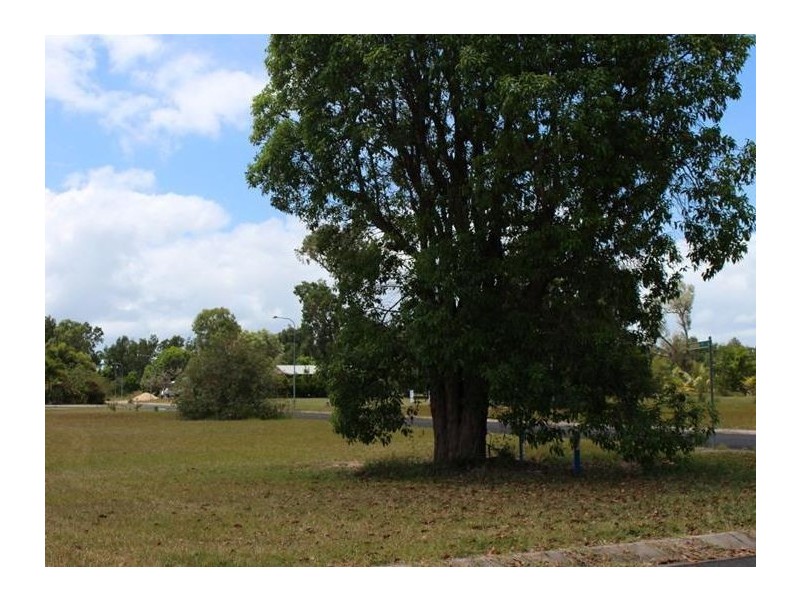 2/17 Vipiana Drive, Tully Heads QLD 4854