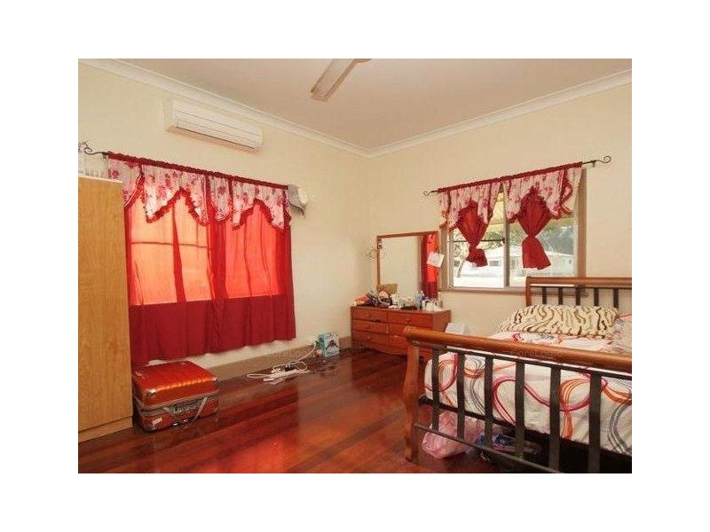 11 Thurles Street, Tully QLD 4854