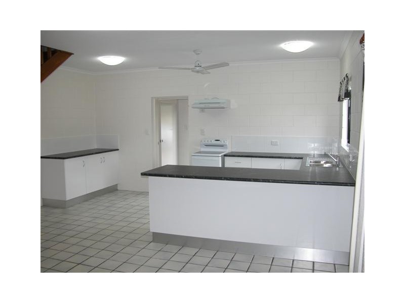 1 – 3/117  Taylor Street Tully heads, Tully Heads QLD 4854