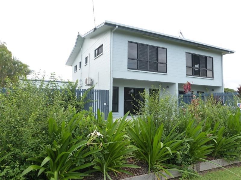 1 – 3/117  Taylor Street Tully heads, Tully Heads QLD 4854
