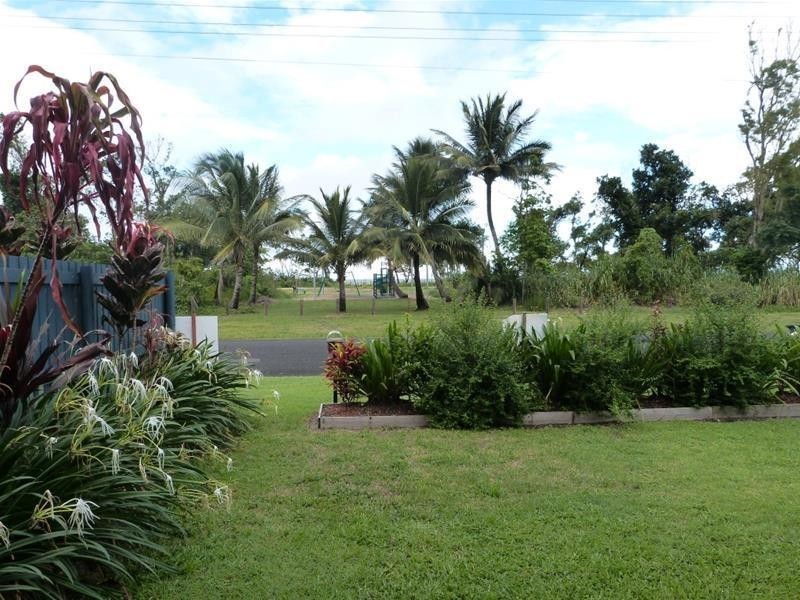 1 – 3/117  Taylor Street Tully heads, Tully Heads QLD 4854