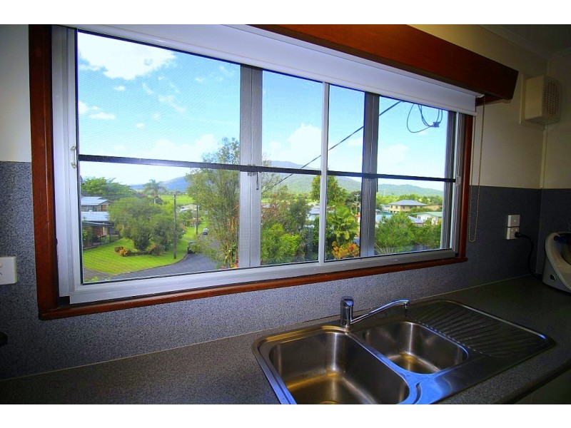 10 Hielscher Street, Tully QLD 4854