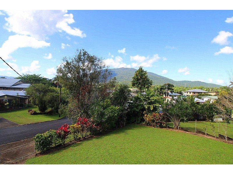 10 Hielscher Street, Tully QLD 4854