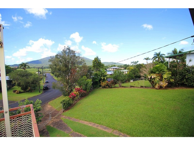 10 Hielscher Street, Tully QLD 4854