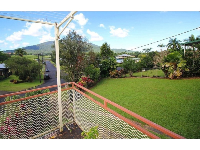10 Hielscher Street, Tully QLD 4854