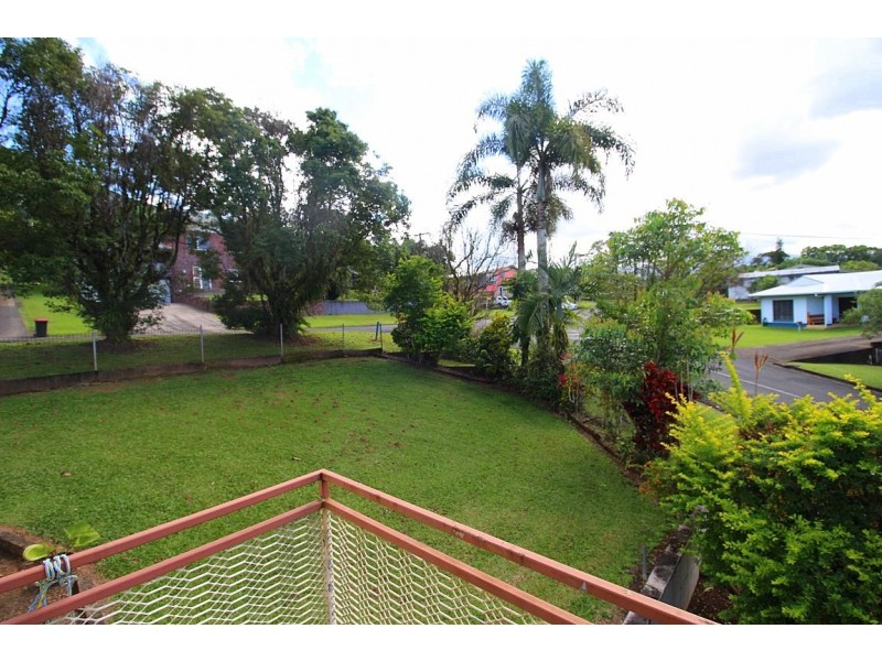 10 Hielscher Street, Tully QLD 4854