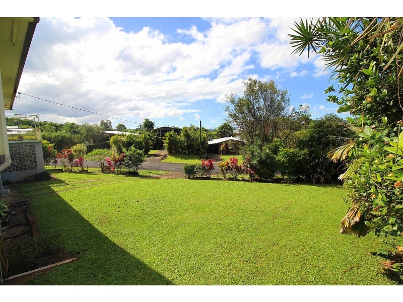 10 Hielscher Street, Tully QLD 4854
