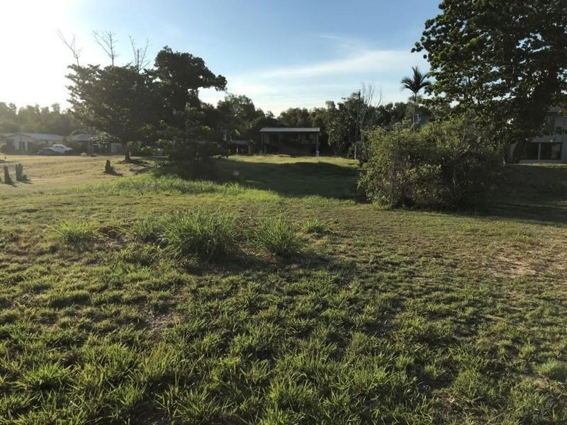 2/84 Taylor Street, Tully Heads QLD 4854