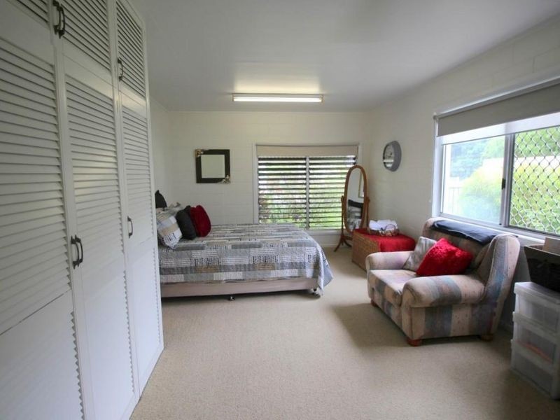 26 Feldt Street, Flying Fish Point QLD 4860