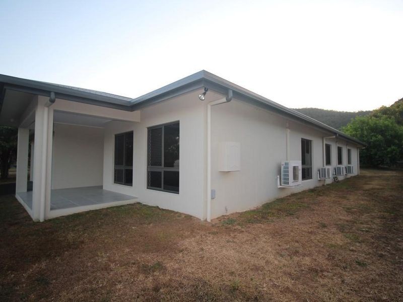 2 Graham Street, Tully QLD 4854