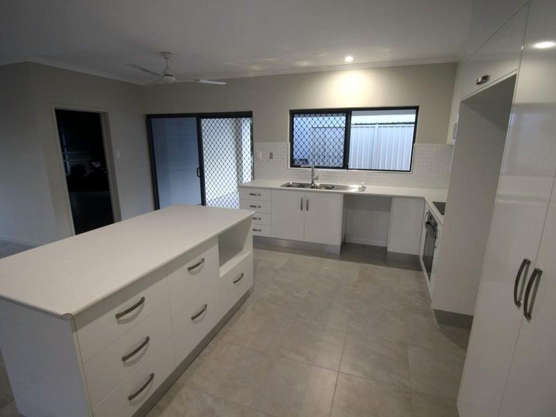 2 Graham Street, Tully QLD 4854