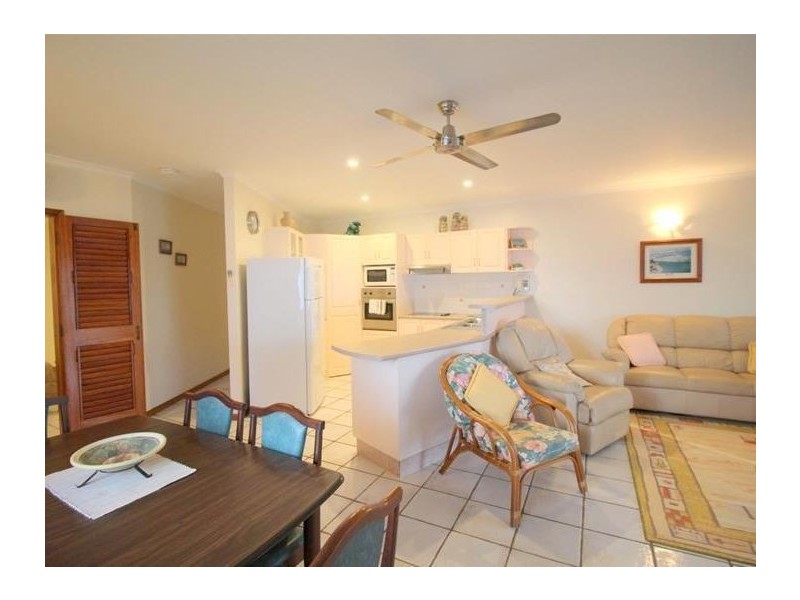 3/112 Kennedy Esplanade, South Mission Beach QLD 4852