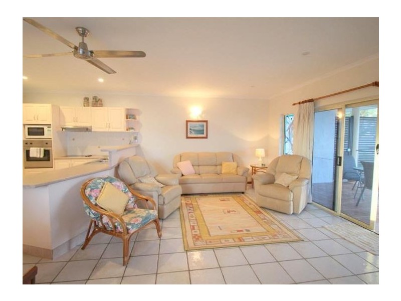 3/112 Kennedy Esplanade, South Mission Beach QLD 4852