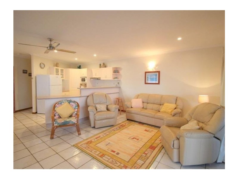 3/112 Kennedy Esplanade, South Mission Beach QLD 4852