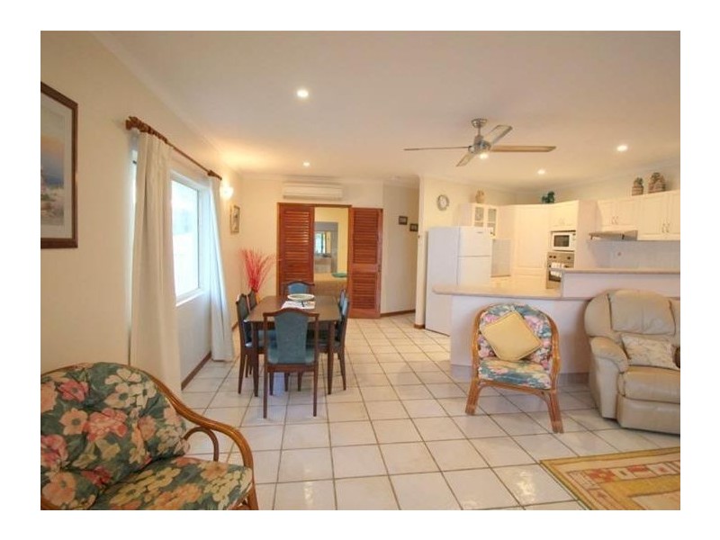 3/112 Kennedy Esplanade, South Mission Beach QLD 4852